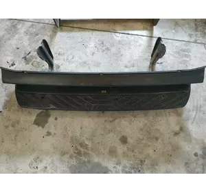 Бампер задній середня частина підніжка Mercedes Sprinter 906 2006-2018 Бампер задній середня частина підніжка Mercedes Sprinter 906 2006-2018