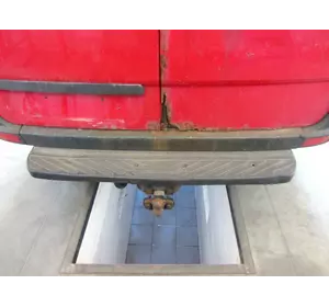 Фаркоп с подножкой к Volkswagen Crafter 2006-2010г Фаркоп с подножкой к Volkswagen Crafter 2006-2010г