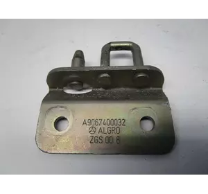 Ответная часть замка двери зад VW Crafter 2006-2016 Ответная часть замка двери зад VW Crafter 2006-2016