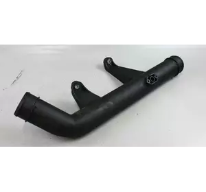 Патрубок интеркуллера від радіатора до дрос. заслінці 2.5 TDI 10V VW Crafter 2006-2016 Патрубок интеркуллера від радіатора до дрос. заслінці 2.5 TDI 10V VW Crafter 2006-2016