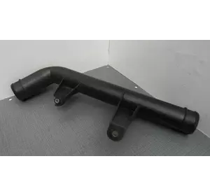 Патрубок интеркуллера від радіатора до дрос. заслінці 2.5 tdi Патрубок интеркуллера від радіатора до дрос. заслінці 2.5 tdi