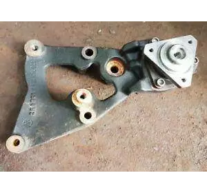 Кронштейн кріплення віскомуфти VW Crafter 2.5 TDI 2006-2016 Кронштейн кріплення віскомуфти VW Crafter 2.5 TDI 2006-2016