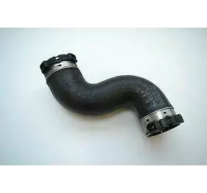 Шланг (патрубок) интеркуллера лівий Шланг (патрубок) интеркуллера лівий