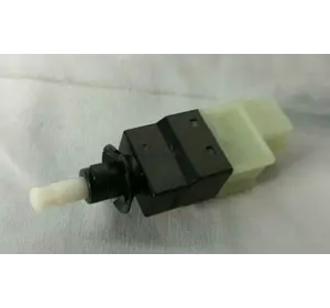 Датчик включения стоп-сигнала VW Crafter 2006-2016 Датчик включения стоп-сигнала VW Crafter 2006-2016