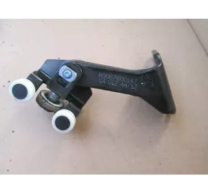 Ролики боковой двери прав верх VW Crafter 2006-2016 Ролики боковой двери прав верх VW Crafter 2006-2016